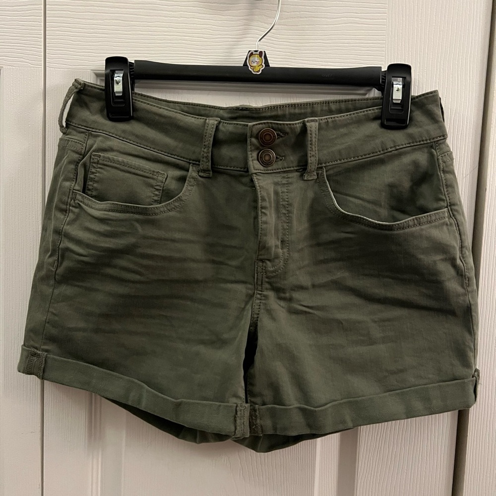 SO Women’s Size 11 My Favorite Midi Shorts, Size 11, Green